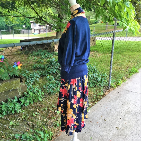 Anthony Sicari Navy Floral Top & Skirt Set - Picture 2 of 8